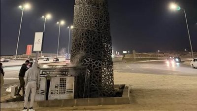 الحماية المدنية تسيطرة على حريق نشب بلافتة إعلان بطريق السويس 