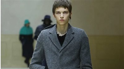 لكل رجل عصري.. الأناقة والفخامة في مجمومة Prada الشتوية
