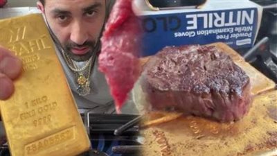 شريحة لحم الأغلى في التاريخ.. صائغ يطهوها فوق سبيكة من الذهب   