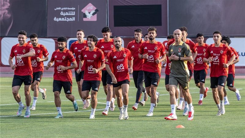لاعبو الأهلي