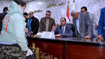 محافظ سوهاج يعقد اللقاء الجماهيري الأسبوعي ويؤكد الالتزام بالاستجابة الفورية 