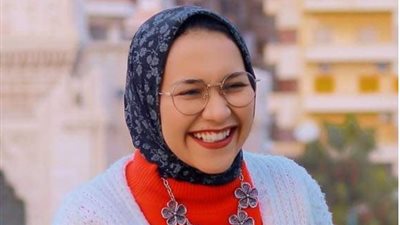 أنا حبيته من العشرة.. الشاعرة أميرة البيلي تكشف سر خطوبتها 