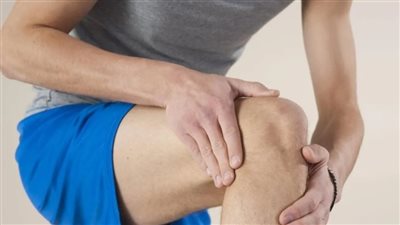 لماذا يصدر جسدنا هذه الأصوات؟ تفسير طبي للفواق وفرقعة المفاصل 