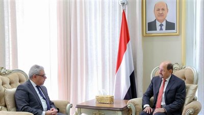 السفير المصري باليمن ينهئ رئيس الوزراء بتوليه منصبه الجديد