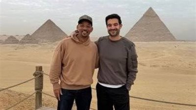 النجم العالمي ويل سميث يحتفي بزيارته إلى الأهرامات.. تجربة فريدة 