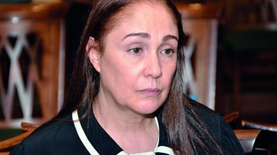 شيرين تتلقى عزاء شقيقها بحضور نجوم الفن |صور وفيديو