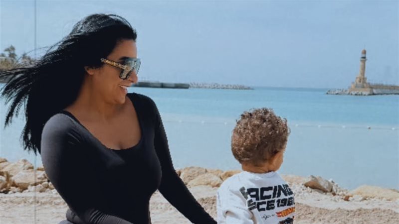 جوري بكر ونجلها