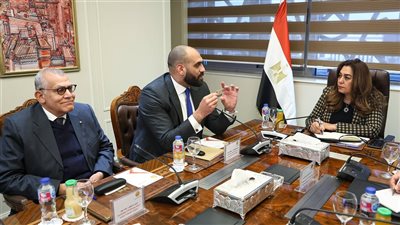 تبسيط إجراءات تراخيص المحال العامة على المواطنين وتخفيضات في دفع الرسوم