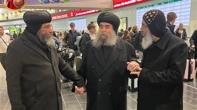 الأنبا يوأنس يصل النمسا للاطمئنان على صحة البابا تواضروس الثاني