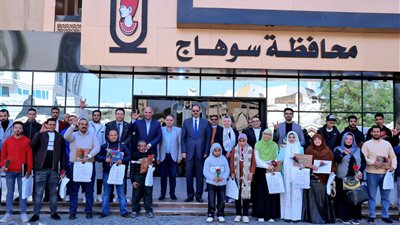 محافظ سوهاج يكرم 32 من خريجي برنامج ريادة الأعمال للأشخاص ذوي الإعاقة