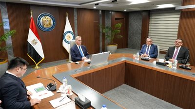  وزير البترول يبحث مع 
