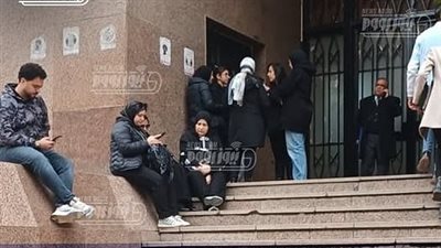 وصول أسرة السباح يوسف لحضور جلسة محاكمة المتهمين  بالإهمال وفاته| صور