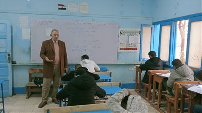 فى يومها الأخير.. وكيل وزارة التربية والتعليم بأسيوط يتفقد ختام امتحانات الشها
