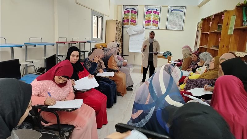 قافلة سكانية تقدم