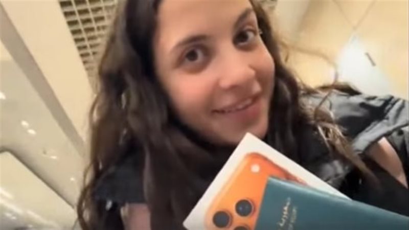 فتاة تسافر إلى لبنان