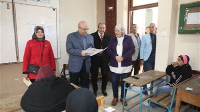 محافظ بني سويف يتابع ختام امتحانات الفصل الأول للشهادة الإعدادية