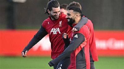 سوبوسلاي يكشف تفاصيل حديثه مع صلاح قبل هدف ليفربول أمام مارسيليا