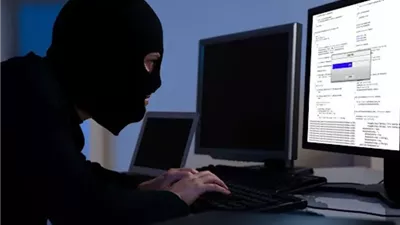 معارك غير مرئية.. كيف تواجه الشرطة 