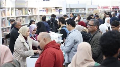 أكثر من 245 ألف زائر في اليوم الأول لمعرض القاهرة الدولي للكتاب