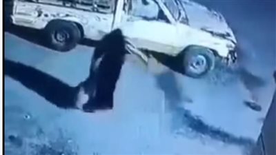 بعد فيديو «الضرب المبرح».. الأمن يفحص مقطعا لسيدة تعذب طفلا في الشارع