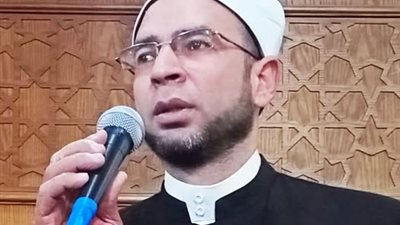 أول جمعة في شعبان: مدير أوقاف الجيزة يشيد بأداء أحد الأئمة ويعلن تكريمه