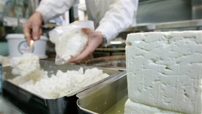 هل الجبن كامل الدسم يعزز صحة الدماغ أم يضرّها؟ دراسة يجيب