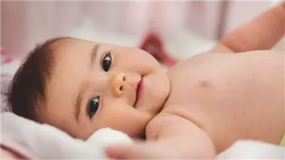 هل ينتقض الوضوء عند تغيير الحفاض ( البامبرز) للطفل الصغير؟