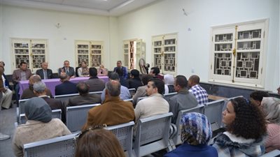 محافظ أسيوط يعقد لقاءً جماهيريًا موسعًا مع أهالي قرية بني رافع بمنفلوط