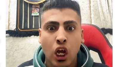 «تختار التفاحة ولا إيدي التانية؟».. كروان مشاكل يثير الجدل بفيديو جديد