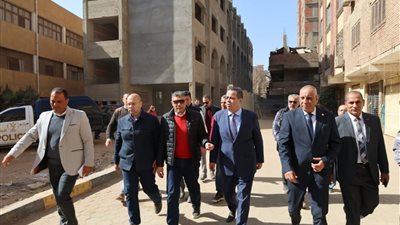 محافظ الجيزة يتفقد المشروعات التعليمية الجارية بمدينة الحوامدية
