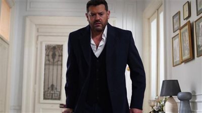 عمرو يوسف يبدأ تصوير مسلسله الجديد الفرنساوي والعرض على يانغو بلاي |صور