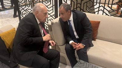 وزير الخارجية يبحث مع نظيره الجزائري تعزيز العلاقات والتطورات الإقليمية
