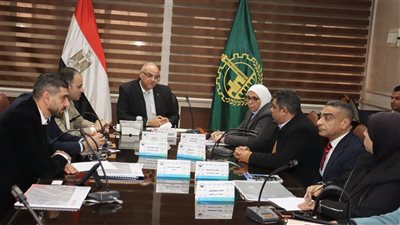 محافظ القليوبية يناقش مستجدات مشروع تطوير الكورنيش وممشي أهل مصر بمدينة بنها 