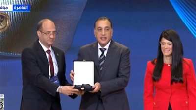 اقتصاد وعلوم سياسية القاهرة تحصد المركز الثاني بجائزة المؤسسة الحكومة