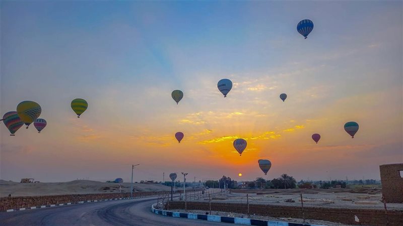 البالون الطائر يزين