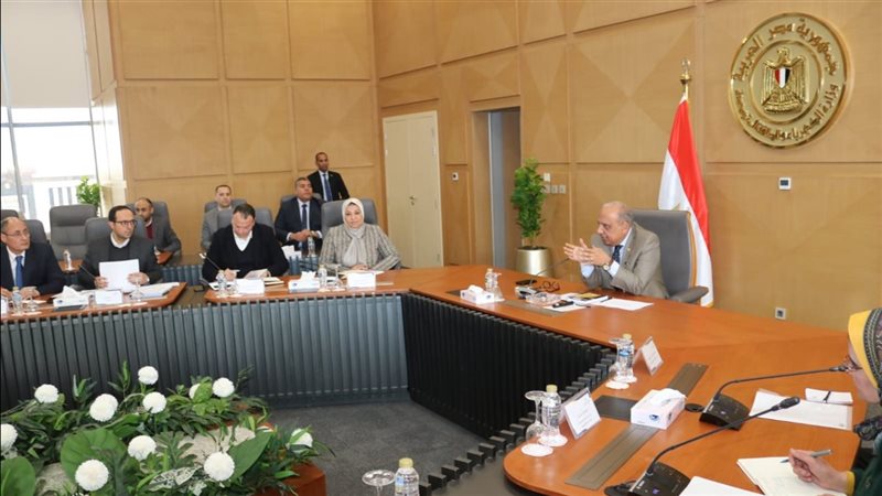وزير الكهرباء أثناء