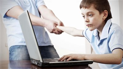 استشاري: مناقشة التأثيرات السلبية للاستخدام المفرط للتكنولوجيا أصبحت ضرورة