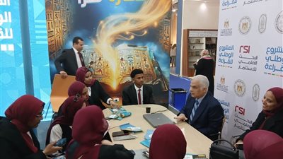 وفد طلابي من جامعة قنا يزور معرض القاهرة الدولي للكتاب |صور