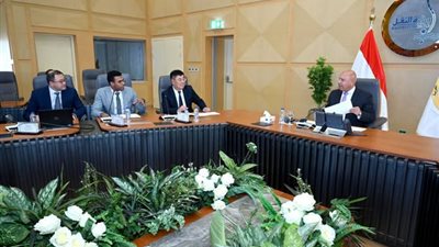 وزير الصناعة يبحث مع شركة شين فينج ستيل الصينية إنشاء مجمع صناعي متكامل