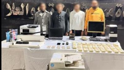 نقود وكارنيهات مزورة .. سقوط عصابة شراء الهواتف بنقود مقلدة 