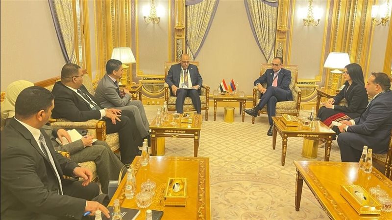 وزير العمل ونظيره