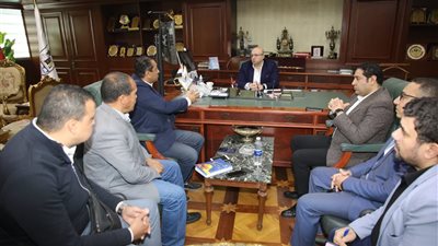 محافظ بني سويف يستعرض نسب إنجاز مشروعات الصرف الصحي بـ 5 مراكز