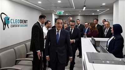 رئيس الوزراء يتفقد عددًا من الأقسام المختلفة بمستشفى كليوباترا التجمع (سكاي)