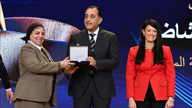 تسليم الجائزة