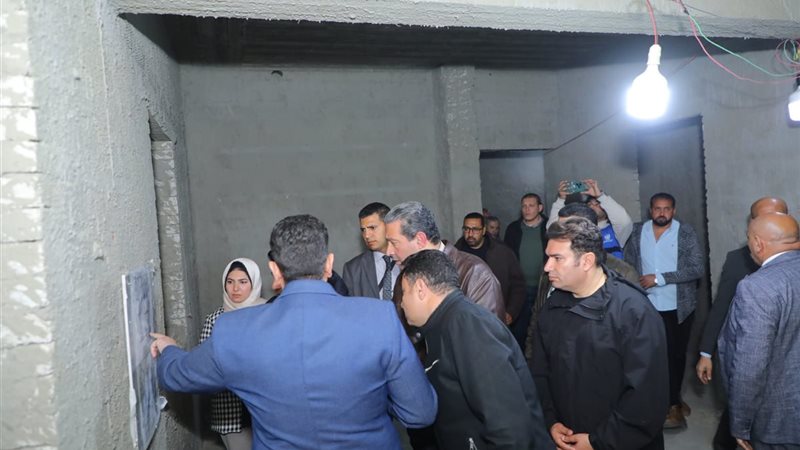 محافظ دمياط و وزير