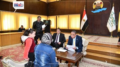 محافظ الفيوم يوجه بحل شكاوى التموين والتأمينات وصرف المستحقات للمواطنين