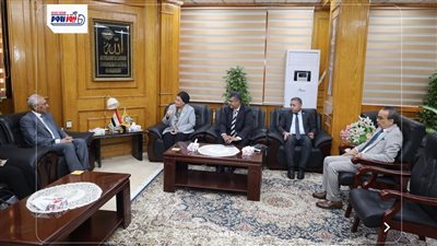 نائب وزير الصحة ورئيس جامعة المنيا يبحثان سبل تعزيز التعاون وخطة السكان 