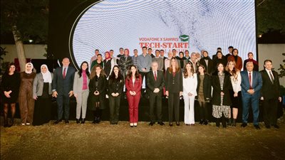 25 منحة دراسية مقدمة من مؤسسة ساويرس وفودافون مصر  لطلاب الجامعات المصرية