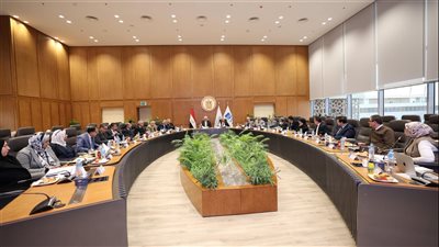 أيمن عاشور: البحث العلمي ركيزة أساسية لبناء اقتصاد قائم على المعرفة