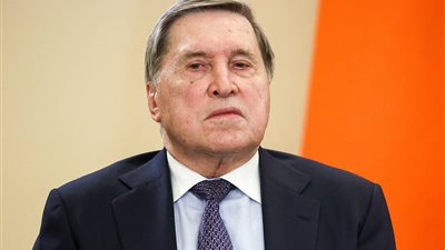 مساعد الرئيس الروسي يعلن عن شروط لقاء بوتين مع زيلينسكي